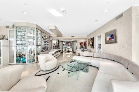 Condo in Bal Harbour, Florida, 2 bedrooms  № 1703583 - photo 3