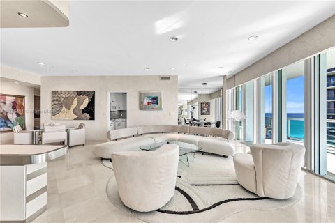 Condo in Bal Harbour, Florida, 2 bedrooms  № 1703583 - photo 7