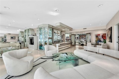 Condo in Bal Harbour, Florida, 2 bedrooms  № 1703583 - photo 14