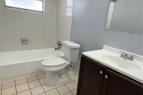 House in Winter Haven, Florida 3 bedrooms, 85.01 sq.m. № 2277317 - photo 6