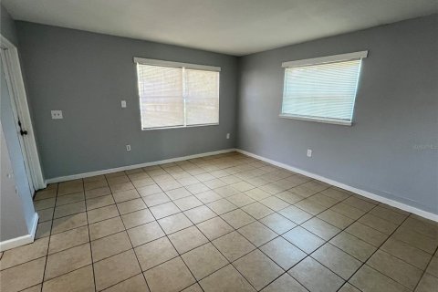 House in Winter Haven, Florida 3 bedrooms, 85.01 sq.m. № 2277317 - photo 4