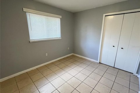 House in Winter Haven, Florida 3 bedrooms, 85.01 sq.m. № 2277317 - photo 5