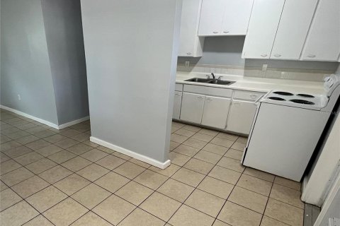 House in Winter Haven, Florida 3 bedrooms, 85.01 sq.m. № 2277317 - photo 9