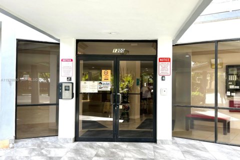 Copropriété à louer à Miami, Floride: 1 chambre, 79.15 m2 № 1987258 - photo 3