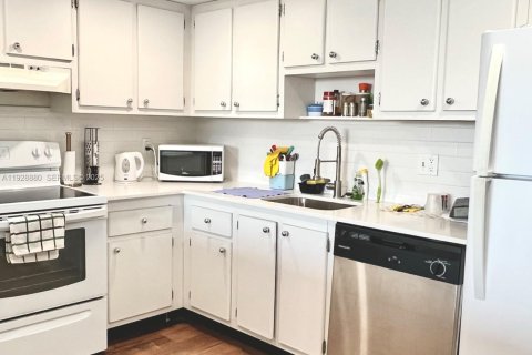 Copropriété à louer à Miami, Floride: 1 chambre, 79.15 m2 № 1987258 - photo 7