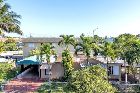 Casa en venta en Hialeah, Florida, 3 dormitorios № 1807105 - foto 1