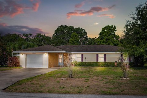 House in Lake Wales, Florida 3 bedrooms, 135.17 sq.m. № 1747616 - photo 1