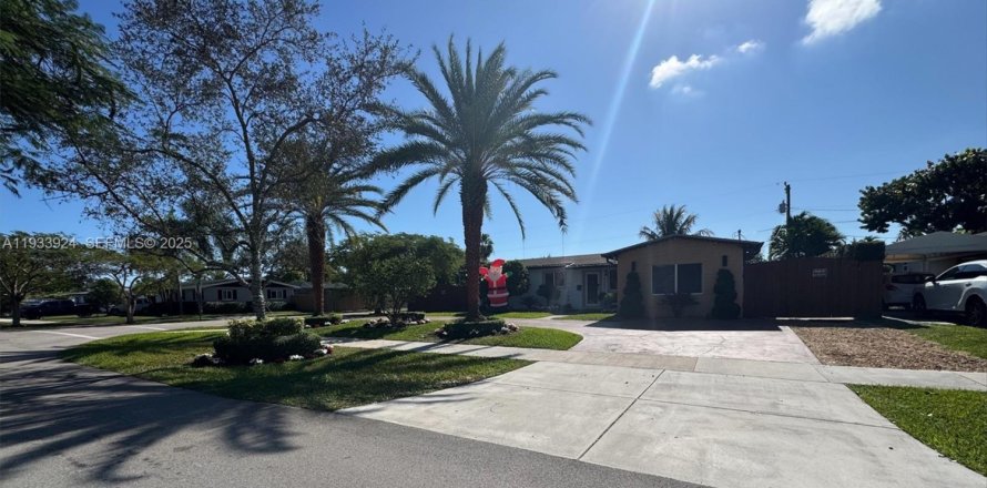 Casa en Cutler Bay, Florida 3 dormitorios, 154.22 m2 № 1992382