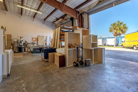 Commercial property in Punta Gorda, Florida 11.15 sq.m. № 1190327 - photo 12