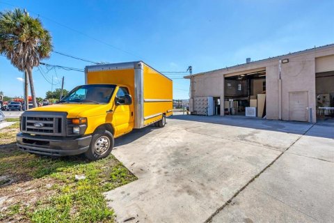Commercial property in Punta Gorda, Florida 11.15 sq.m. № 1190327 - photo 2