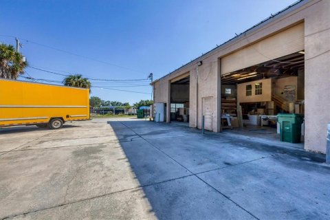 Commercial property in Punta Gorda, Florida 11.15 sq.m. № 1190327 - photo 5
