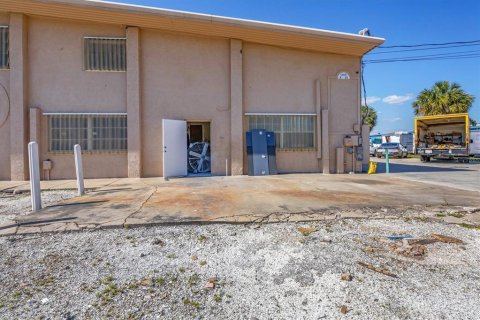Commercial property in Punta Gorda, Florida 11.15 sq.m. № 1190327 - photo 30
