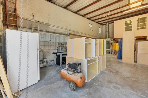 Commercial property in Punta Gorda, Florida 11.15 sq.m. № 1190327 - photo 13
