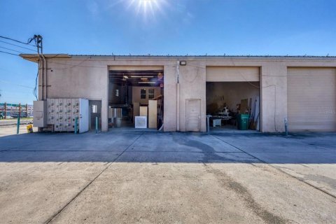 Commercial property in Punta Gorda, Florida 11.15 sq.m. № 1190327 - photo 4