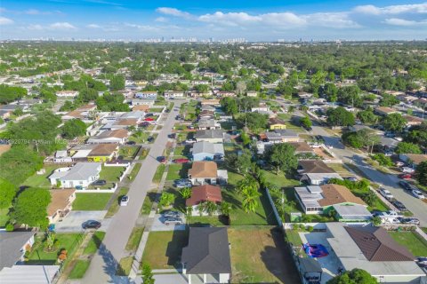 Casa en venta en Miami Gardens, Florida, 3 dormitorios, 94.2 m2 № 1974137 - foto 26