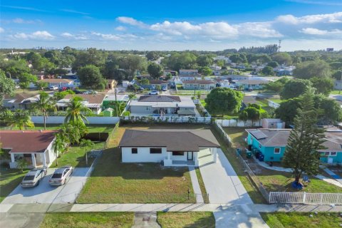 Casa en venta en Miami Gardens, Florida, 3 dormitorios, 94.2 m2 № 1974137 - foto 23