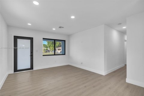 Casa en venta en Miami Gardens, Florida, 3 dormitorios, 94.2 m2 № 1974137 - foto 7