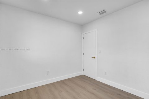 Casa en venta en Miami Gardens, Florida, 3 dormitorios, 94.2 m2 № 1974137 - foto 20