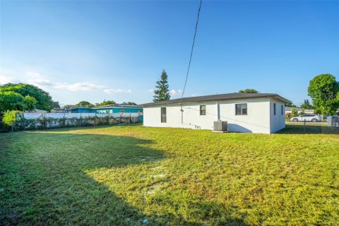 Casa en venta en Miami Gardens, Florida, 3 dormitorios, 94.2 m2 № 1974137 - foto 5