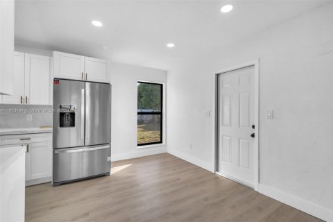 Casa en venta en Miami Gardens, Florida, 3 dormitorios, 94.2 m2 № 1974137 - foto 13