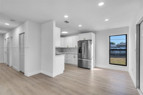 Casa en venta en Miami Gardens, Florida, 3 dormitorios, 94.2 m2 № 1974137 - foto 10