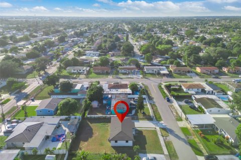 Casa en venta en Miami Gardens, Florida, 3 dormitorios, 94.2 m2 № 1974137 - foto 28