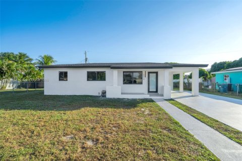 Casa en Miami Gardens, Florida 3 dormitorios, 94.2 m2 № 1974137