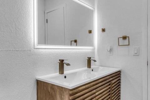 Casa en venta en Miami Gardens, Florida, 3 dormitorios, 94.2 m2 № 1974137 - foto 15