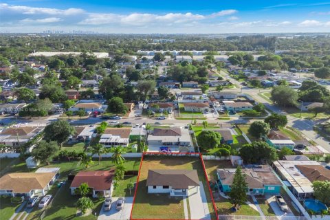 Casa en venta en Miami Gardens, Florida, 3 dormitorios, 94.2 m2 № 1974137 - foto 24