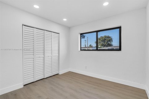 Casa en venta en Miami Gardens, Florida, 3 dormitorios, 94.2 m2 № 1974137 - foto 17