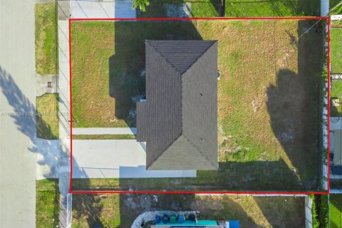 Casa en venta en Miami Gardens, Florida, 3 dormitorios, 94.2 m2 № 1974137 - foto 22