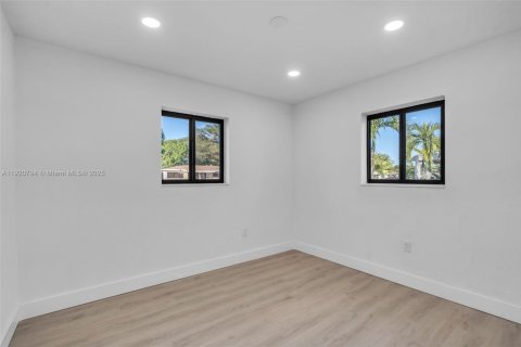 Casa en venta en Miami Gardens, Florida, 3 dormitorios, 94.2 m2 № 1974137 - foto 21