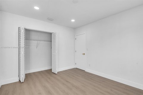 Casa en venta en Miami Gardens, Florida, 3 dormitorios, 94.2 m2 № 1974137 - foto 19