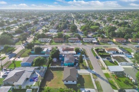 Casa en venta en Miami Gardens, Florida, 3 dormitorios, 94.2 m2 № 1974137 - foto 30