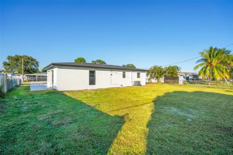 Casa en venta en Miami Gardens, Florida, 3 dormitorios, 94.2 m2 № 1974137 - foto 6