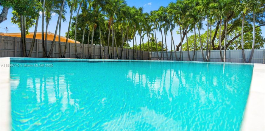Casa en Hialeah, Florida 4 dormitorios, 141.21 m2 № 1952859