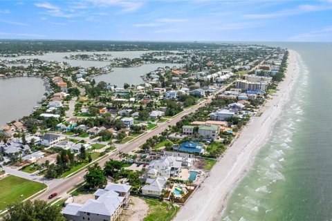 Casa en venta en Belleair Beach, Florida, 3 dormitorios, 181.35 m2 № 1912520 - foto 12