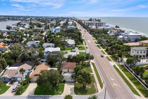 Casa en venta en Belleair Beach, Florida, 3 dormitorios, 181.35 m2 № 1912520 - foto 4