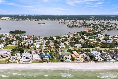 Casa en venta en Belleair Beach, Florida, 3 dormitorios, 181.35 m2 № 1912520 - foto 11