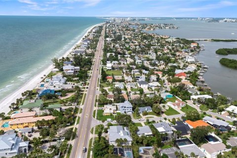 Casa en venta en Belleair Beach, Florida, 3 dormitorios, 181.35 m2 № 1912520 - foto 9