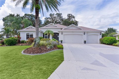 House in The Villages, Florida 3 bedrooms, 252.97 sq.m. № 1912002 - photo 2