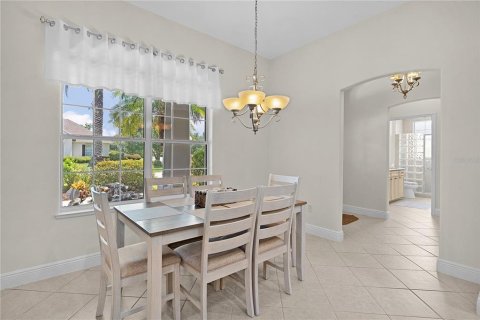 House in The Villages, Florida 3 bedrooms, 252.97 sq.m. № 1912002 - photo 21