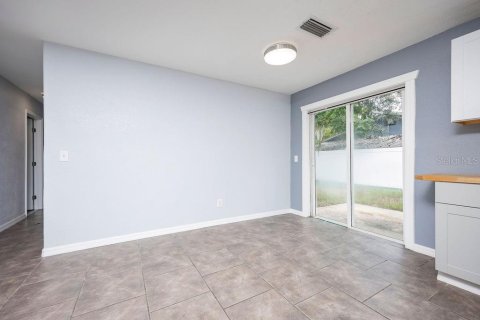House in Edgewater, Florida 3 bedrooms, 96.43 sq.m. № 2408411 - photo 13