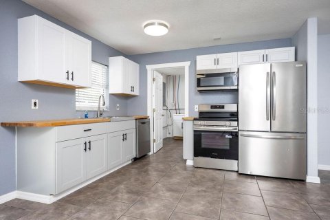 House in Edgewater, Florida 3 bedrooms, 96.43 sq.m. № 2408411 - photo 17