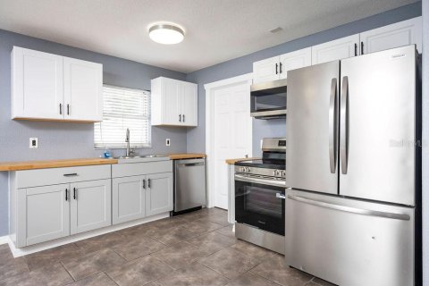 House in Edgewater, Florida 3 bedrooms, 96.43 sq.m. № 2408411 - photo 15