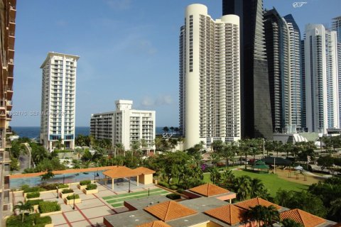 Condominio en Sunny Isles Beach, Florida, 2 dormitorios  № 2011985