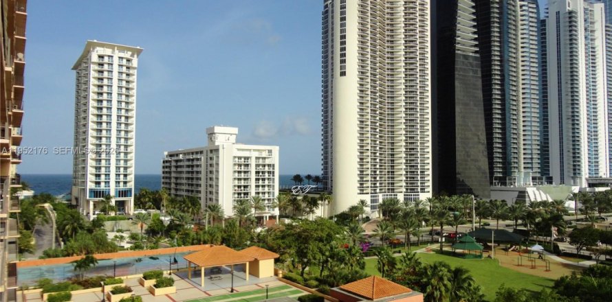 Condominio en Sunny Isles Beach, Florida, 2 dormitorios  № 2011985