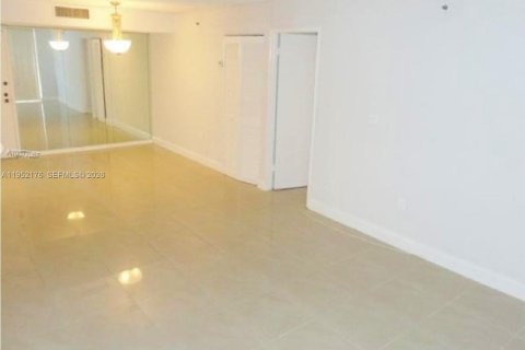 Condominio en venta en Sunny Isles Beach, Florida, 2 dormitorios, 114.46 m2 № 2011985 - foto 7
