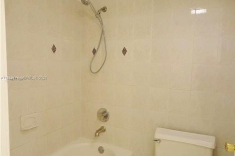 Condominio en venta en Sunny Isles Beach, Florida, 2 dormitorios, 114.46 m2 № 2011985 - foto 12