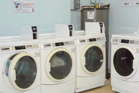 Condominio en venta en Sunny Isles Beach, Florida, 2 dormitorios, 114.46 m2 № 2011985 - foto 17